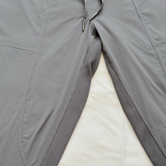 Lululemon dance studio Gray Size 6 cropped pants - Picture 13 of 15